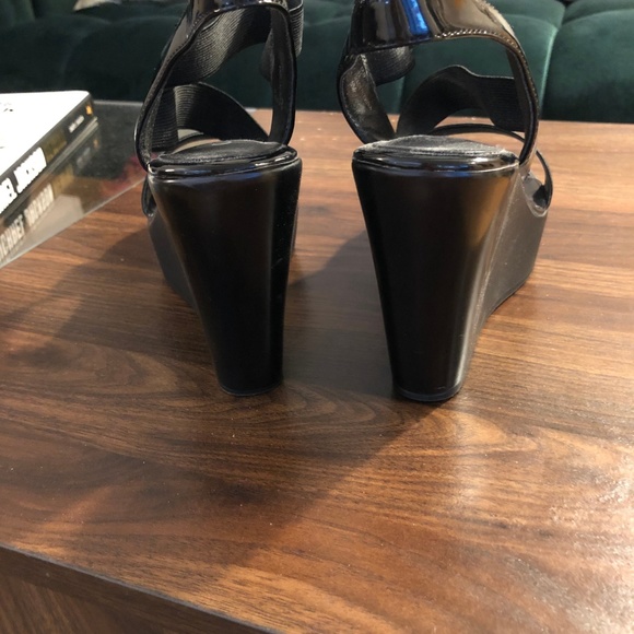Charles David Black Wedges Size 6 - Picture 3 of 4